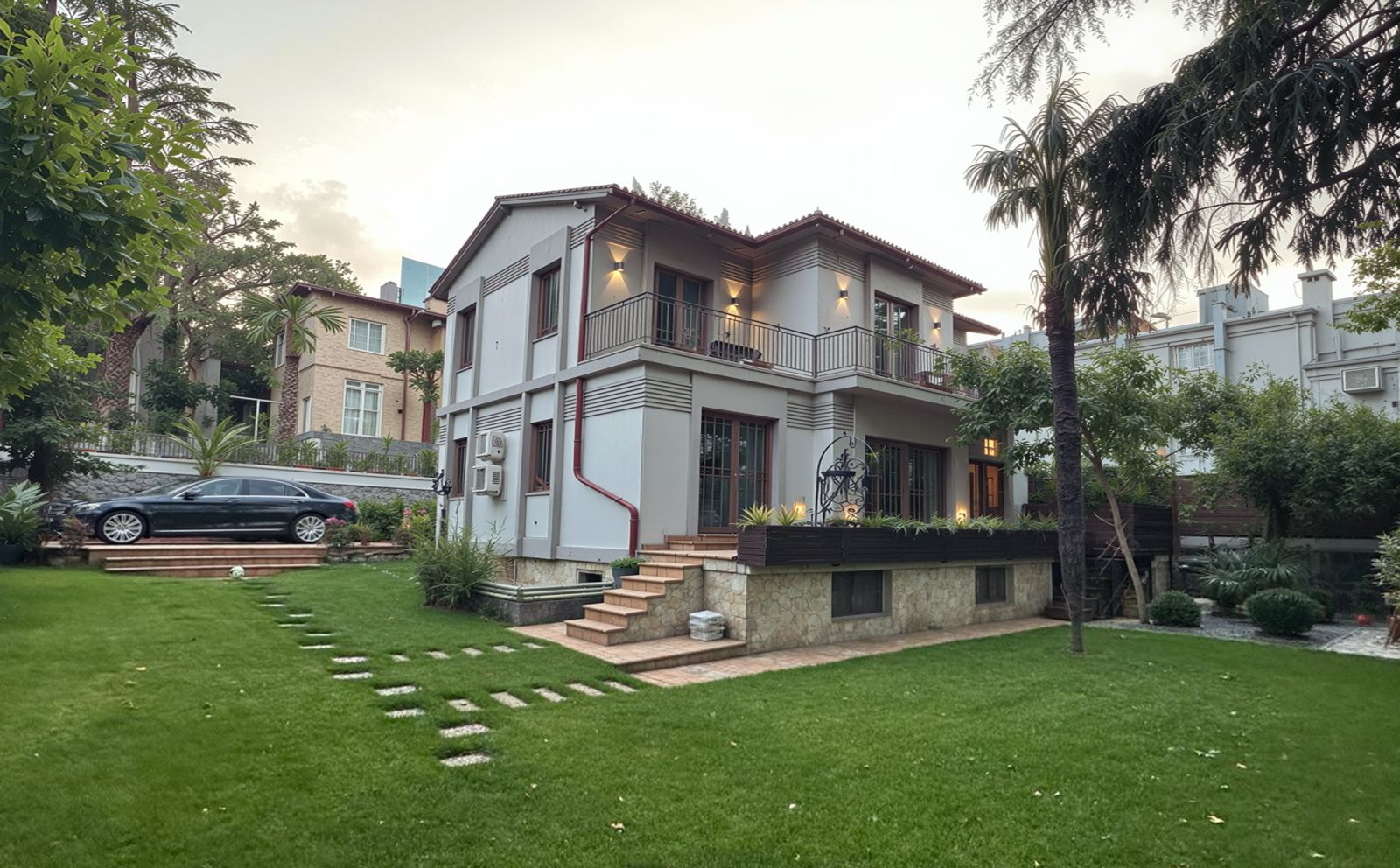 Dolmabahçe Holding merkez ofisi